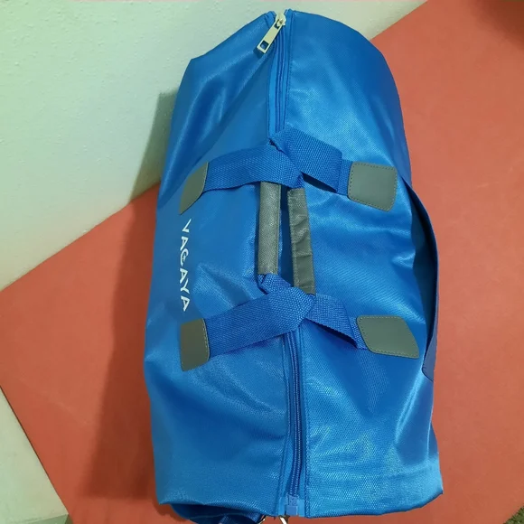 VACAYA blue garment bag